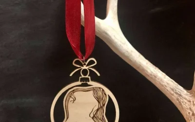 Crazy things are happening over here… I’m making Christmas ornaments!
